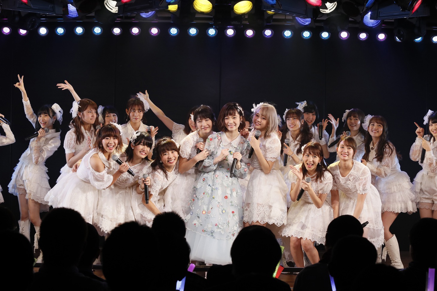 AKB48「島崎遥香卒業公演」の様子。(c)AKS