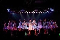AKB48「島崎遥香卒業公演」の様子。(c)AKS