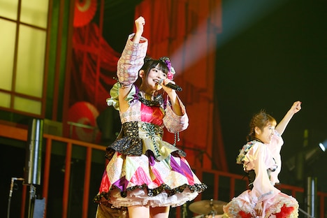 「上坂すみれのひとり相撲2016～サイケデリック巡業～」の様子。（撮影：鈴木健太、大杉明彦）