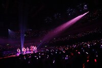 「上坂すみれのひとり相撲2016～サイケデリック巡業～」の様子。（撮影：鈴木健太、大杉明彦）