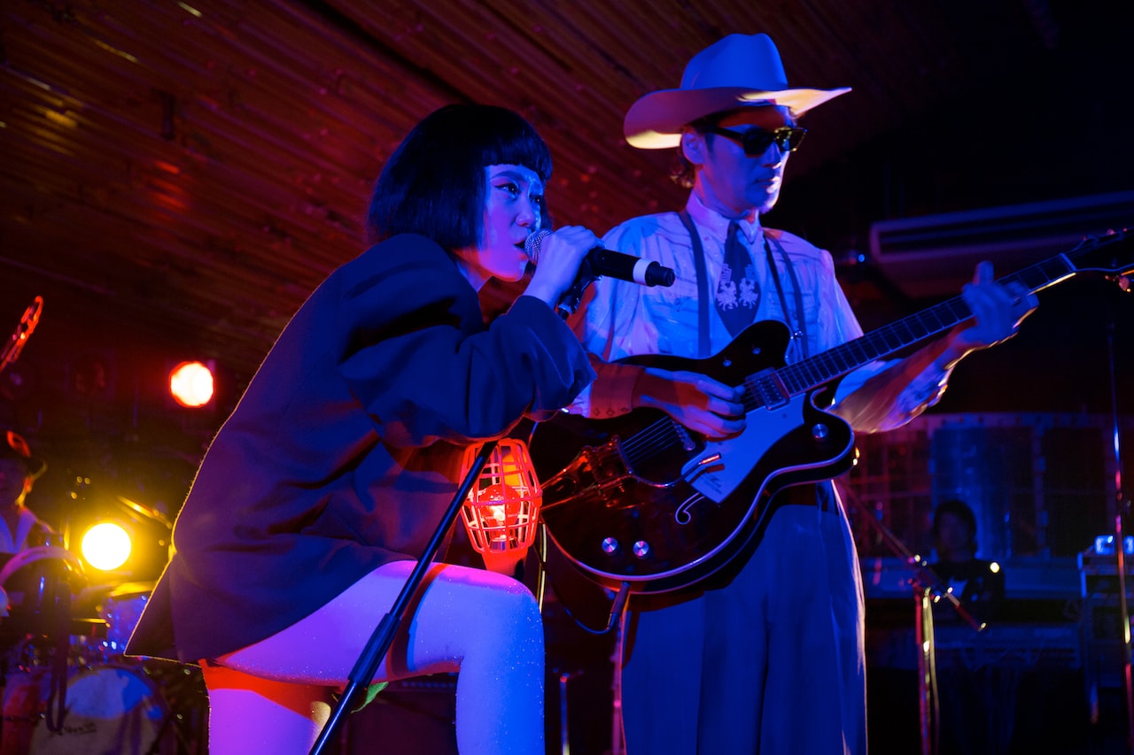 EGO-WRAPPIN'、20周年イヤー締めくくったXmasのユニバース