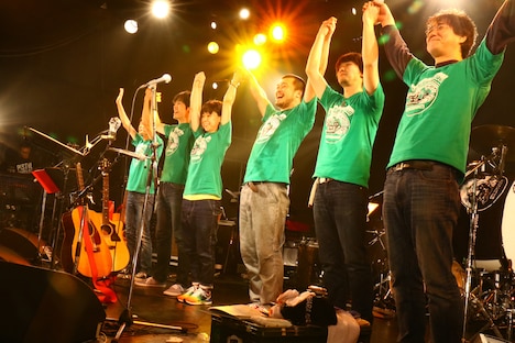 竹原ピストル「BEST BOUT＋youth」東京・LIQUIDROOM公演の様子。（写真提供：SPEEDSTAR RECORDS）