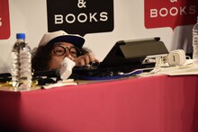 DJジョーの登場シーンを再現するZEN-LA-ROCK。