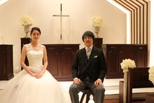 左から山崎紘菜、山崎まさよし。