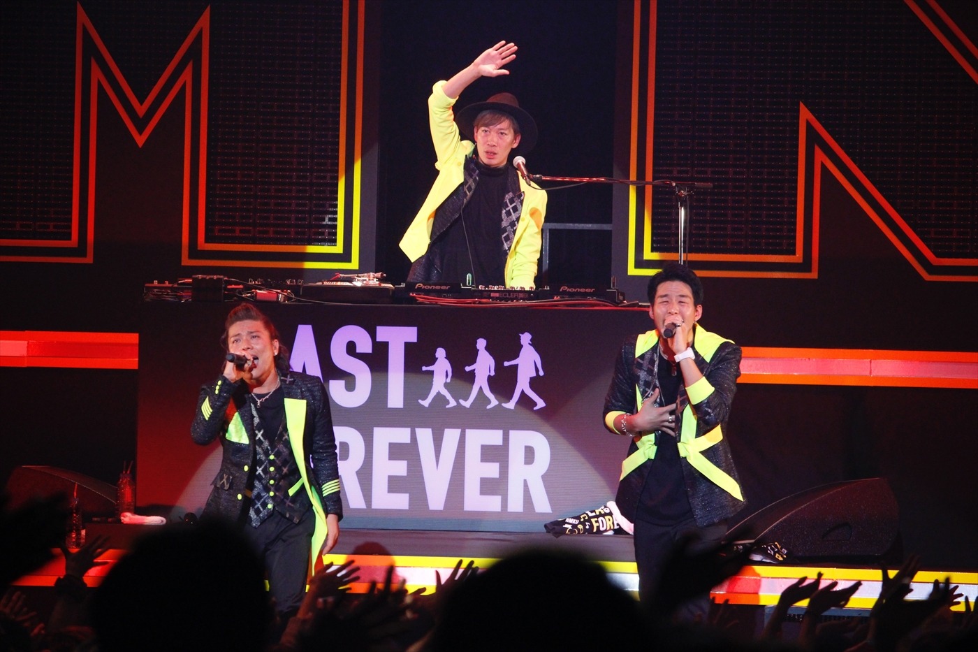 「HOME MADE 家族 THE LAST LIVE ～家族のみんなに心からサンキュー！！～」Zepp DiverCity TOKYO公演の様子。 （撮影：武藤洋）