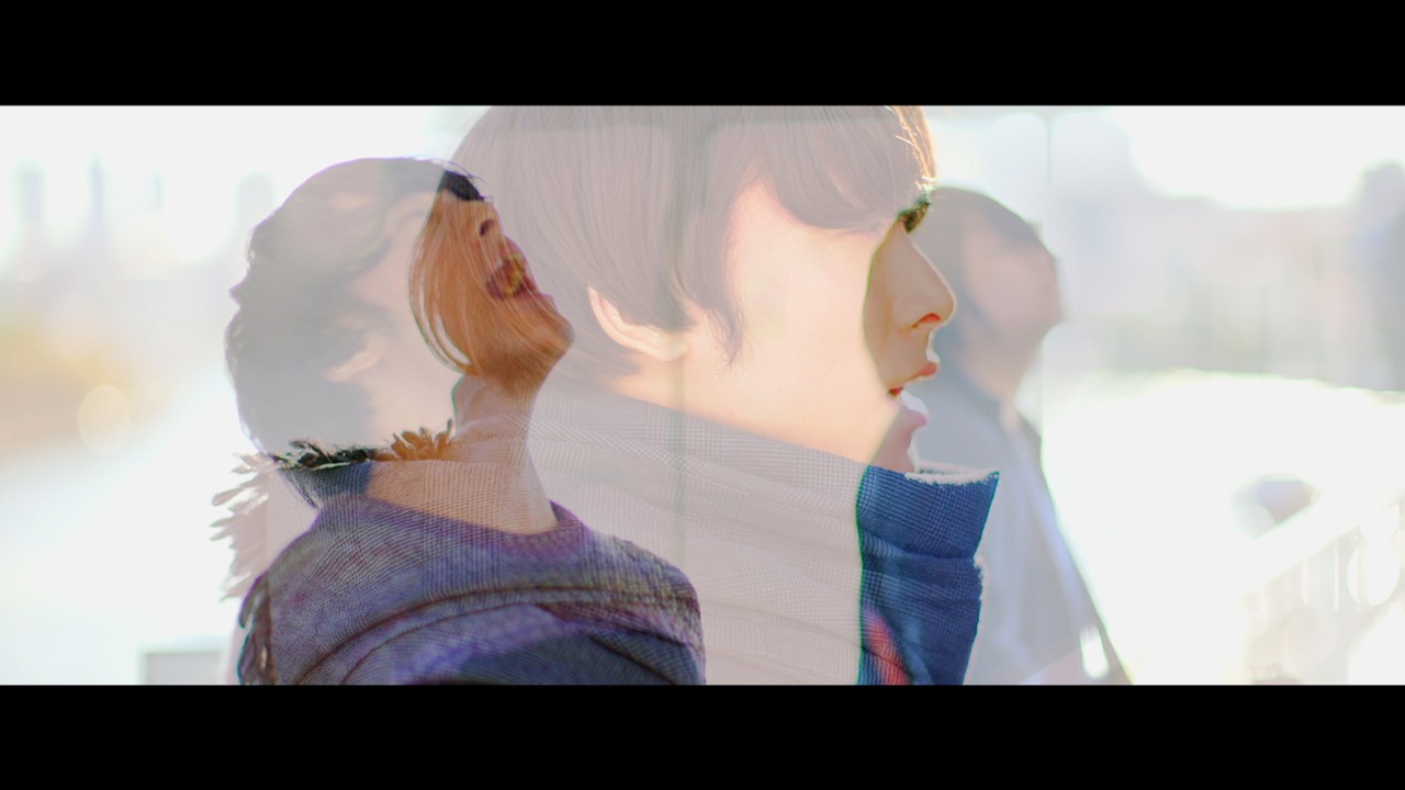 SHE'S「Freedom」MVのワンシーン。
