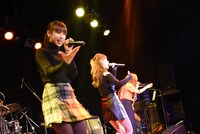 左から関谷真由、YURICA、LUKA。