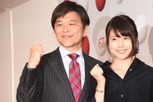 「第67回NHK紅白歌合戦」総合司会を務める武田真一アナウンサーと紅組司会の有村架純。
