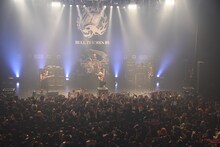 BULL ZEICHEN 88「BULL ZEICHEN 88円　～おごるぜマジで～」東京・Zepp DiverCity TOKYO公演の様子。