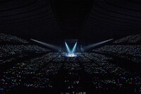 「BULLET TRAIN CHRISTMAS ONEMAN SHOW 2016 愛す。in Wonder Land」の様子。