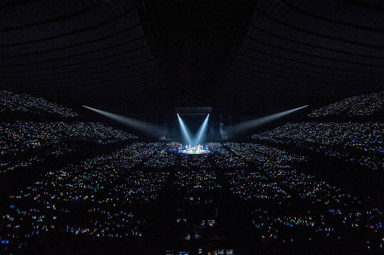 「BULLET TRAIN CHRISTMAS ONEMAN SHOW 2016 愛す。in Wonder Land」の様子。
