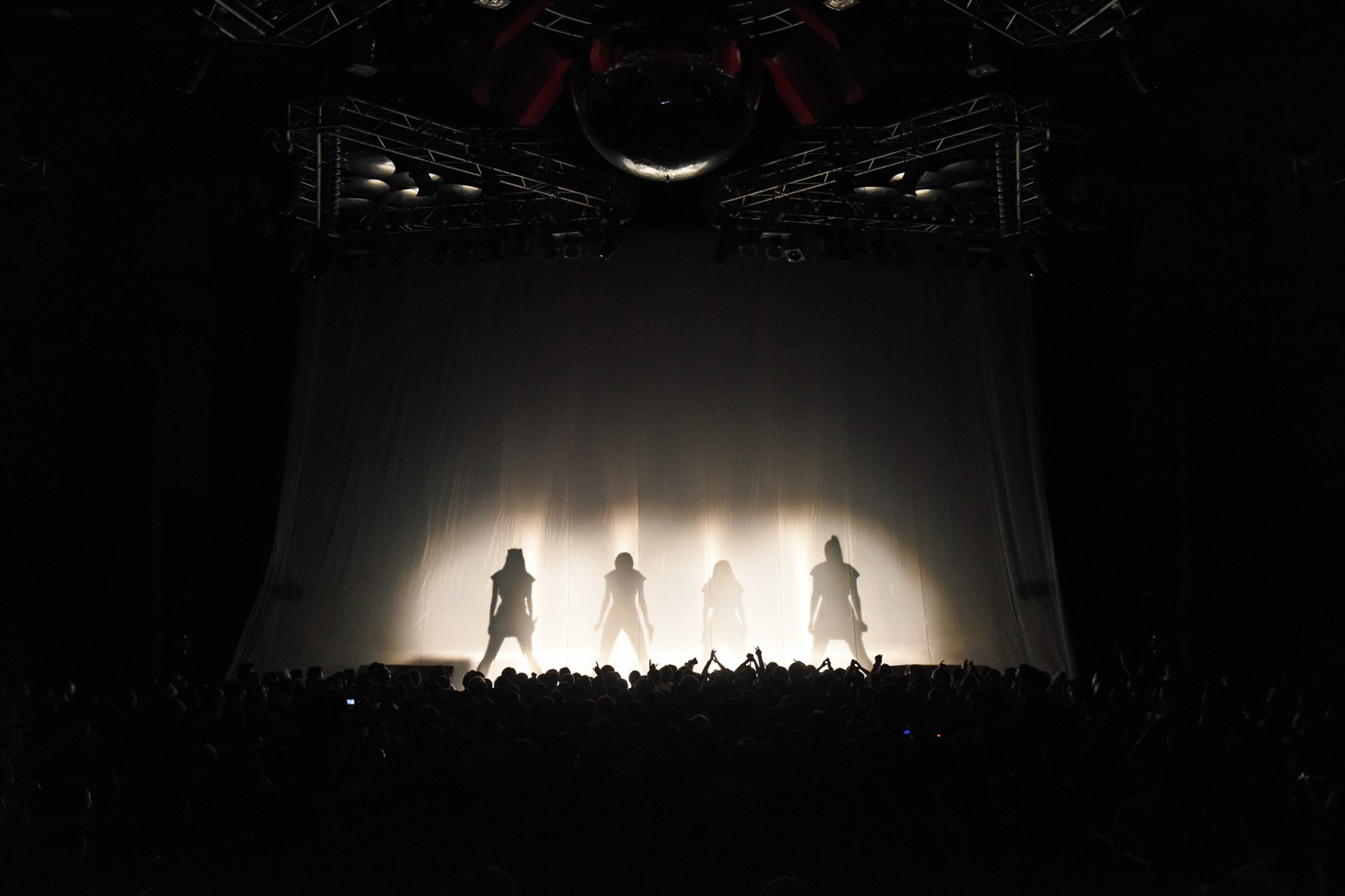 「PassCode MISS UNLIMITED Tour 2016」の様子。