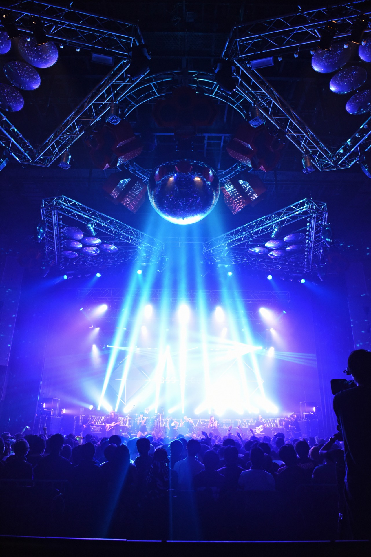 「PassCode MISS UNLIMITED Tour 2016」の様子。