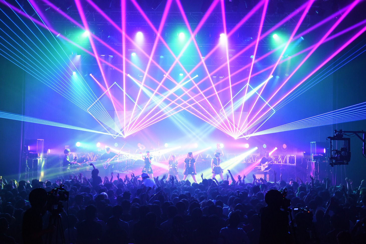 「PassCode MISS UNLIMITED Tour 2016」の様子。
