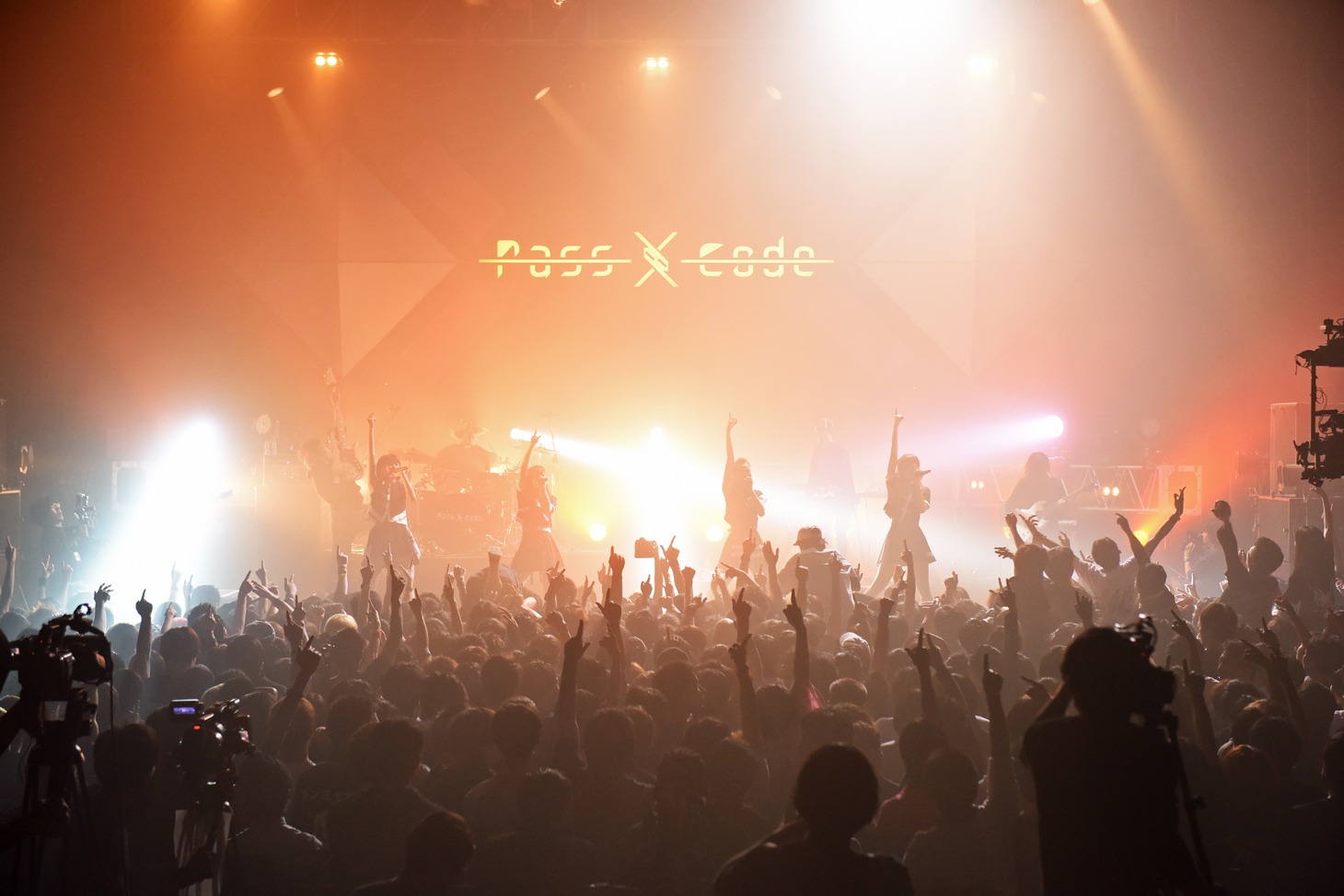 「PassCode MISS UNLIMITED Tour 2016」の様子。