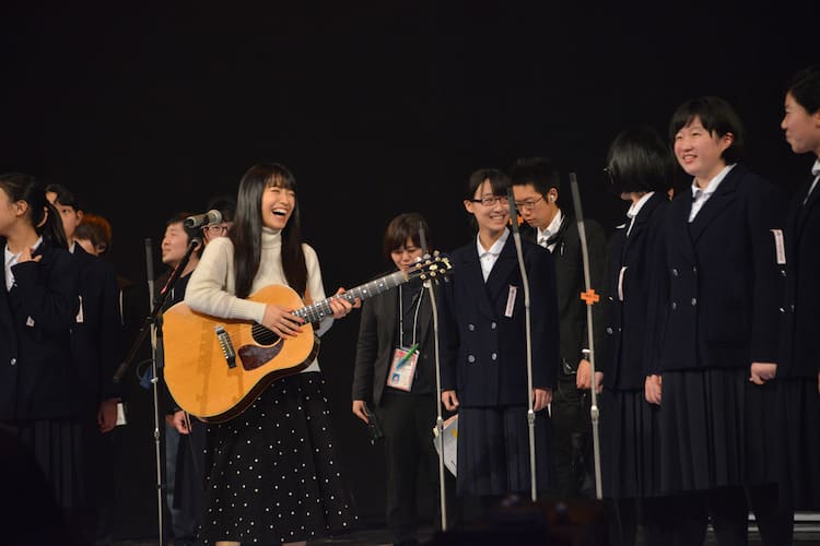 Miwa 熊本の中学生と笑顔で紅白リハーサル 何よりもこの歌を表現できる子たち 音楽ナタリー