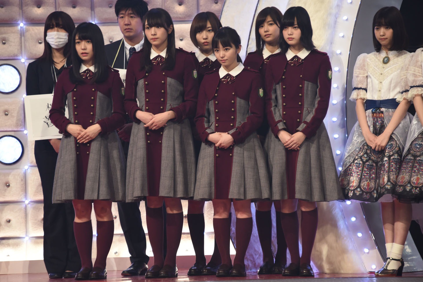 全体顔合わせ時の欅坂46、乃木坂46。