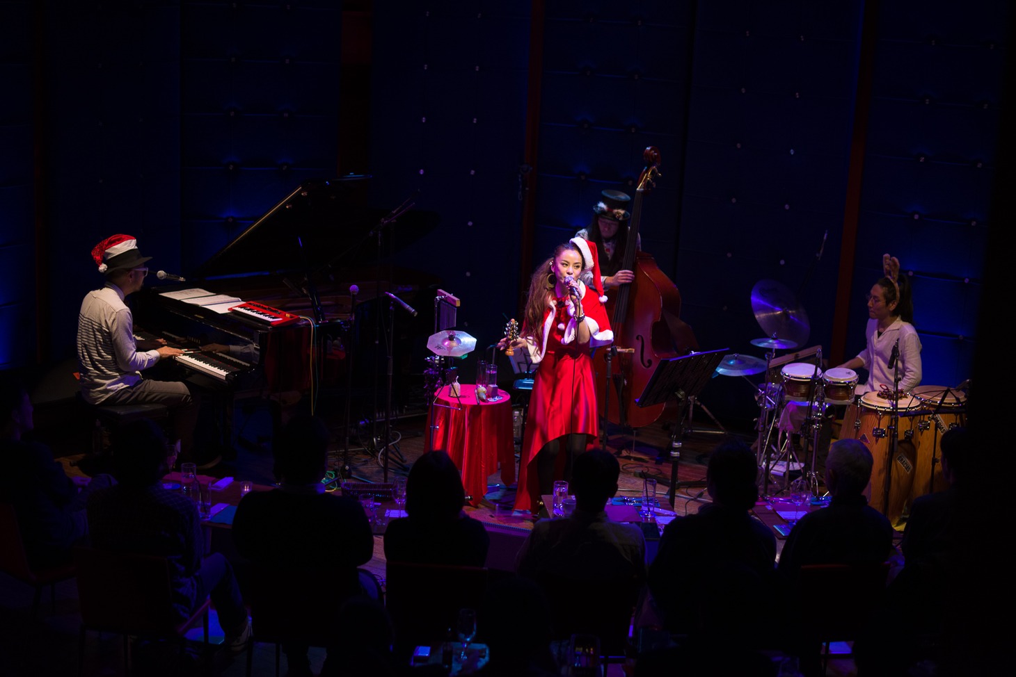 東京・JZ Bratでの「LOVE LOUNGE vol.5 ～X'mas Special～」の様子。（撮影：川畑淳平）