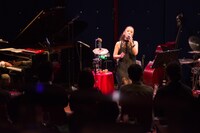 東京・JZ Bratでの「LOVE LOUNGE vol.5 ～X'mas Special～」の様子。（撮影：川畑淳平）