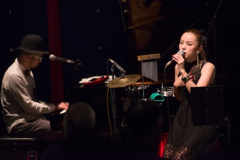 東京・JZ Bratでの「LOVE LOUNGE vol.5 ～X'mas Special～」の様子。（撮影：川畑淳平）