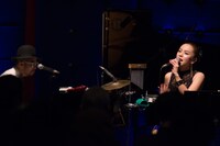 東京・JZ Bratでの「LOVE LOUNGE vol.5 ～X'mas Special～」の様子。（撮影：川畑淳平）