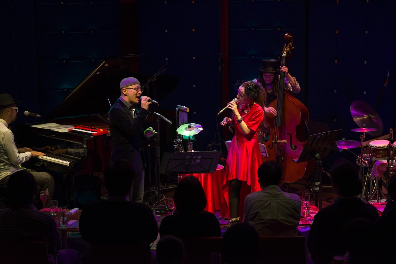 Azumi、ラブソング限定Xmasライブで椎名純平と仲よしデュエット