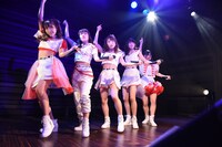 DEAR KISS定期公演の様子。