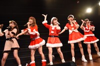 DEAR KISS定期公演の様子。