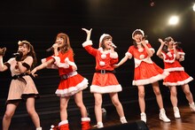 DEAR KISS定期公演の様子。