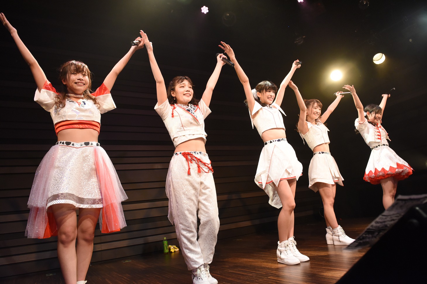 DEAR KISS定期公演の様子。