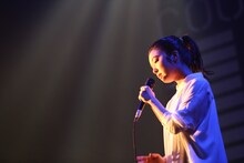 「COUNTDOWN JAPAN 16/17」でパフォーマンスをする上白石萌音。