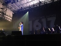 「COUNTDOWN JAPAN 16/17」でパフォーマンスをする上白石萌音。