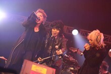 HYDE（L'Arc-en-Ciel, VAMPS）、PAUL（44MAGNUM）、kyo（D'ERLANGER）。