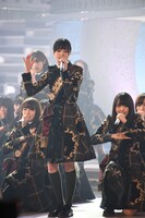 「第67回NHK紅白歌合戦」リハーサル時の平手友梨奈（中央 / 欅坂46）。