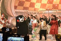「第67回NHK紅白歌合戦」リハーサル時の三山ひろし（中央）。