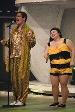 左からピコ太郎、渡辺直美。