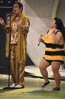 「第67回NHK紅白歌合戦」リハーサル時のピコ太郎（左）と渡辺直美（右）。