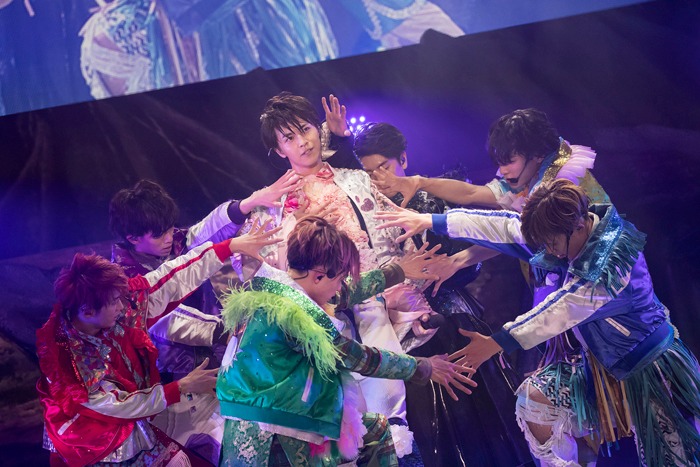 「BULLET TRAIN CHRISTMAS ONEMAN SHOW 2016 愛す。in Wonder Land」の様子。
