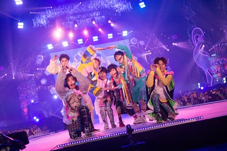 「BULLET TRAIN CHRISTMAS ONEMAN SHOW 2016 愛す。in Wonder Land」の様子。