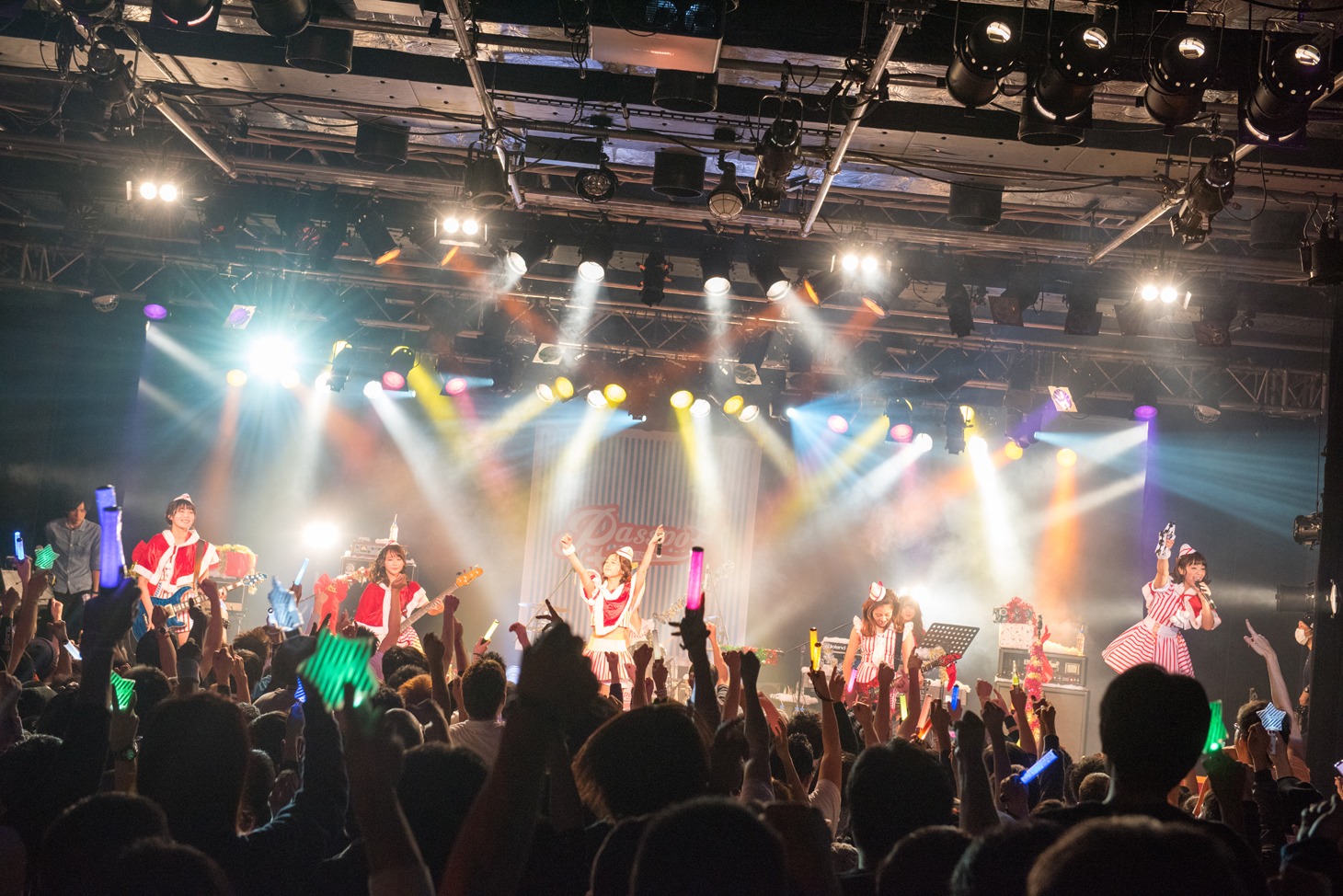 「BAND PASSPO☆ 2ndワンマンLIVE」の様子。