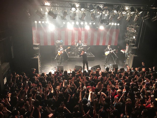 THE イナズマ戦隊「COUNT DOWN to 20th anniversary ～ゆくイナくるイナ～」福岡・DRUM Be-1公演の様子。