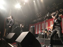 THE イナズマ戦隊「COUNT DOWN to 20th anniversary ～ゆくイナくるイナ～」福岡・DRUM Be-1公演の様子。