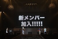 サプライズ発表の様子。