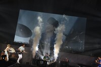 サプライズ発表の様子。