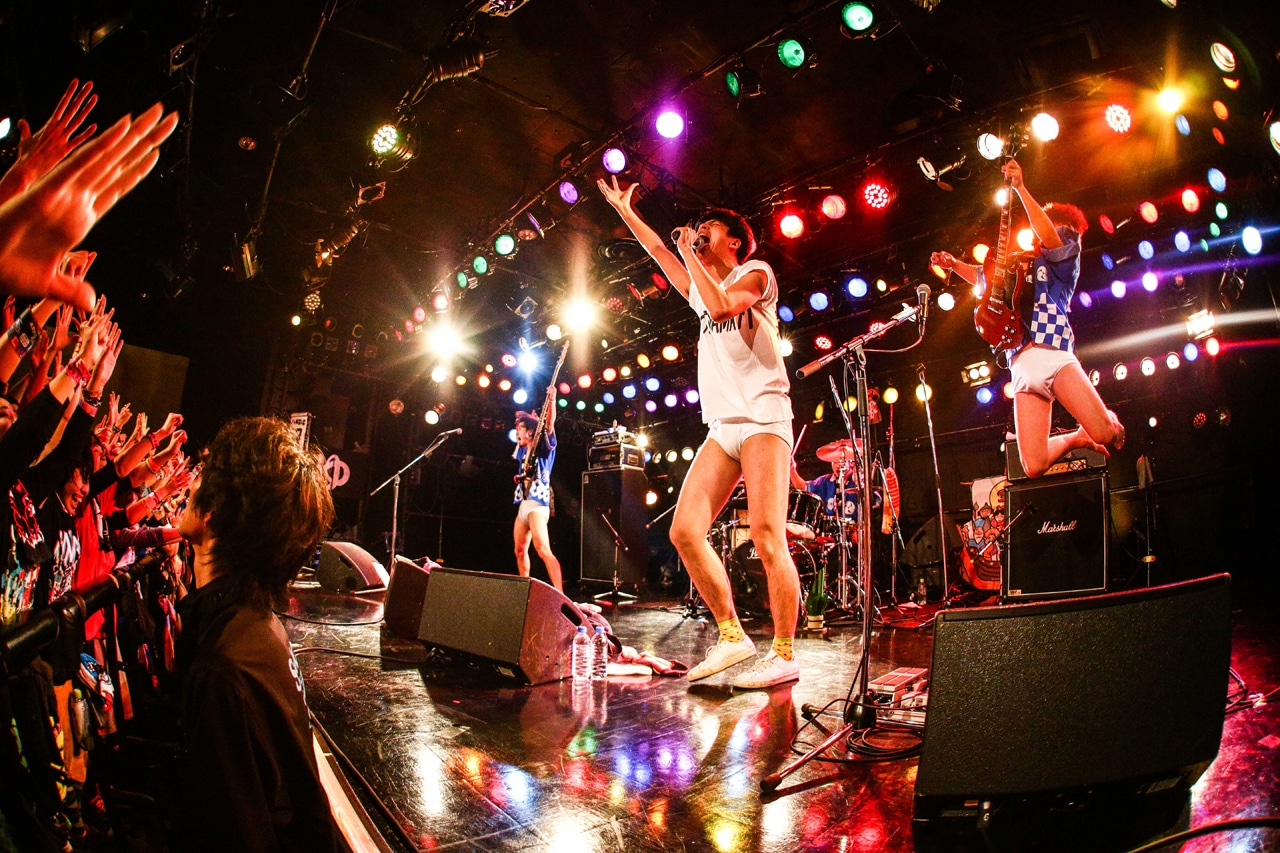 「KINDAMA'16-'17～謹賀魂～」出演時の四星球。（写真提供：清水音泉）