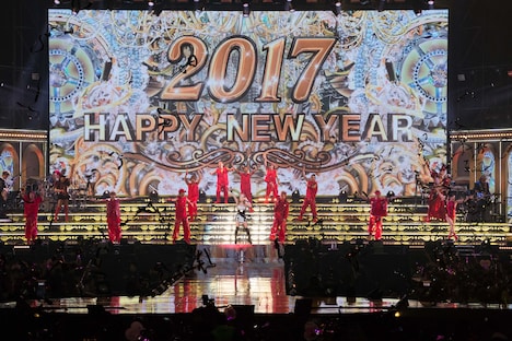 浜崎あゆみ「ayumi hamasaki COUNTDOWN LIVE 2016-2017 A 『Just the beginning -20-』」の様子。（写真提供：avex）