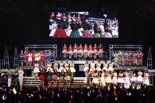 「Hello! Project COUNTDOWN PARTY 2016 ～GOOD BYE & HELLO!～」の様子。（写真提供：アップフロント）