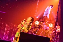 桑田佳祐「桑田佳祐 年越しライブ2016『ヨシ子さんへの手紙 ～悪戯な年の瀬～』」の様子。（撮影：岸田哲平）