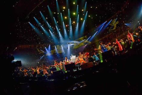 桑田佳祐「桑田佳祐 年越しライブ2016『ヨシ子さんへの手紙 ～悪戯な年の瀬～』」の様子。（撮影：岸田哲平）