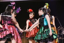 ももいろクローバーZ（photo by HAJIME KAMIIISAKA）